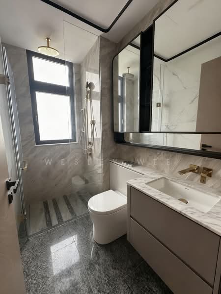 Perfect Ten Condominium For Sale at S$ 2,638,888 | PropertyGuru Singapore - Bathroom