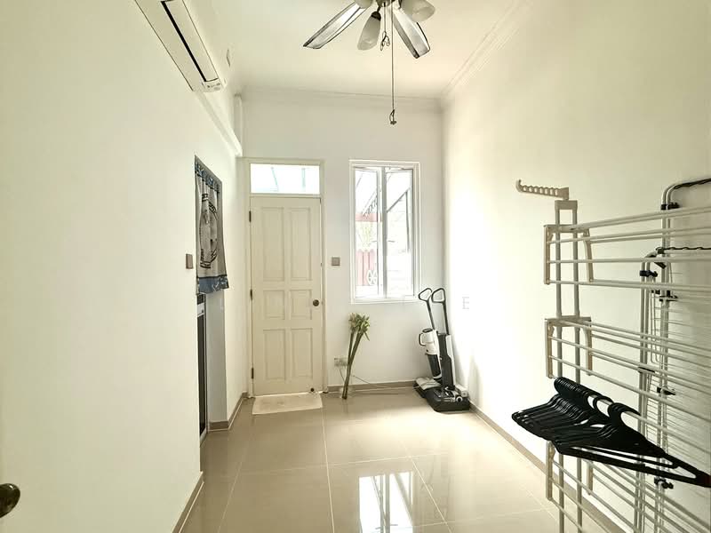 Can be guest room or gym area