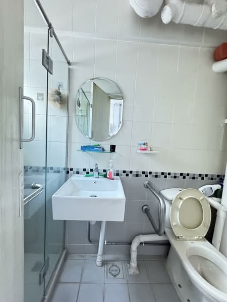 932 Tampines Street 91, 932 Tampines Street 91, Room Rental, 150 sqft, HDB Flat For Rent, by Jay Lee, 500082739 - Bathroom - PropertyGuru.com.sg