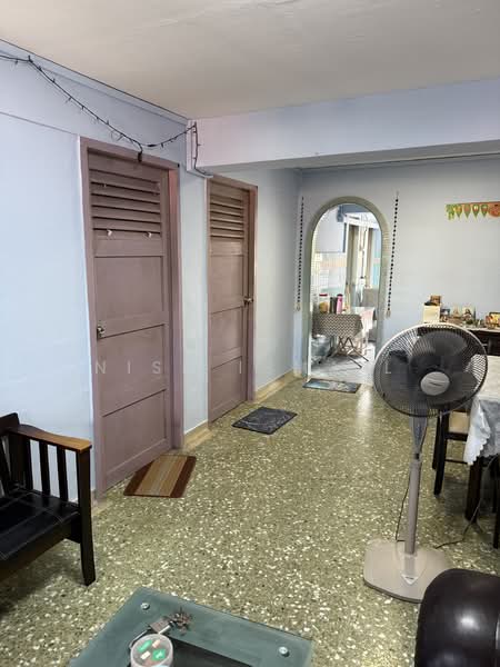 45 Sims Drive HDB Flat For Sale at S$ 390,000 | PropertyGuru Singapore - Living Room actual photo 