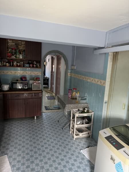 45 Sims Drive HDB Flat For Sale at S$ 390,000 | PropertyGuru Singapore - Kitchen actual photo 