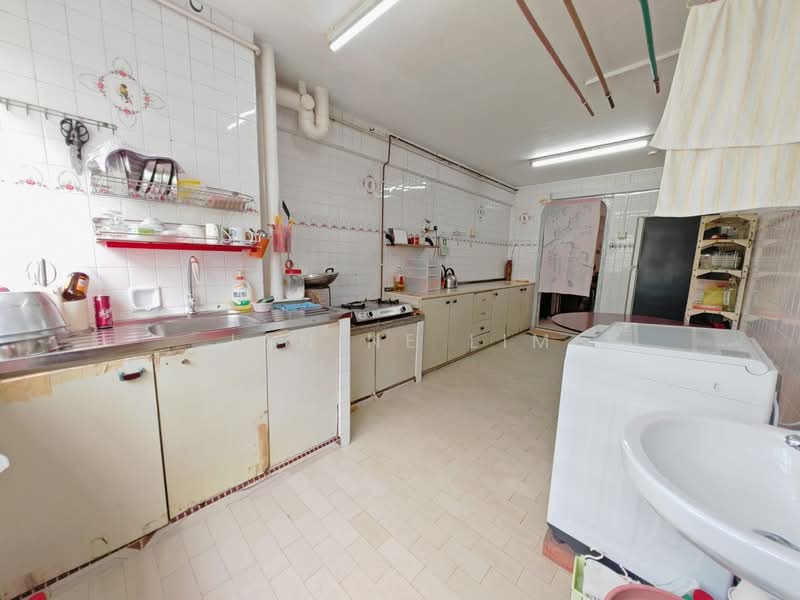 624 Ang Mo Kio Avenue 4 HDB Flat For Sale at S$ 450,000 | PropertyGuru Singapore - Kitchen