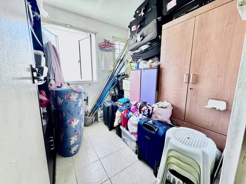 45 Marine Crescent HDB Flat For Sale at S$ 695,000 | PropertyGuru Singapore - Utility room