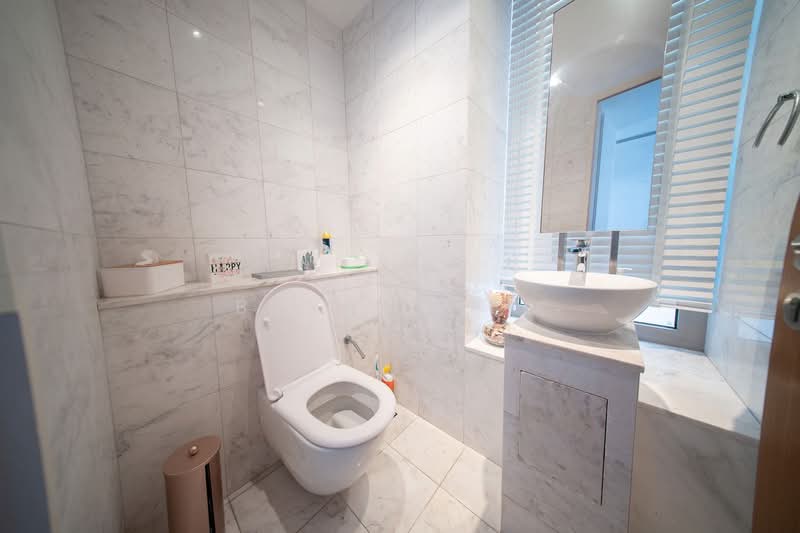 The Coast at Sentosa Cove Condominium For Sale at S$ 4,500,000 | PropertyGuru Singapore - Powder room