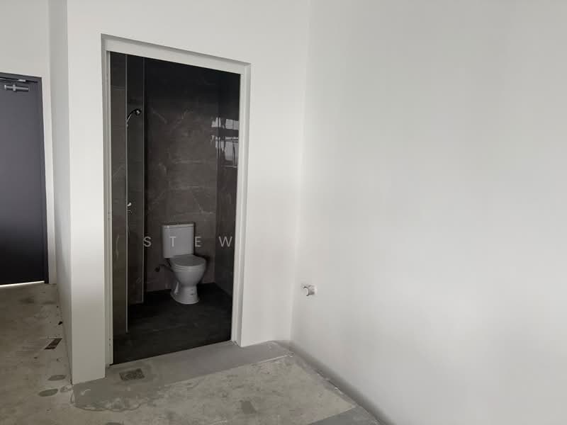 CT Foodnex, 2A-2B Mandai Estate, 1,776 sqft, Factory / Workshop (B2) For Sale, by Stewart Lim, 500082789 - Bathroom - CommercialGuru.com.sg