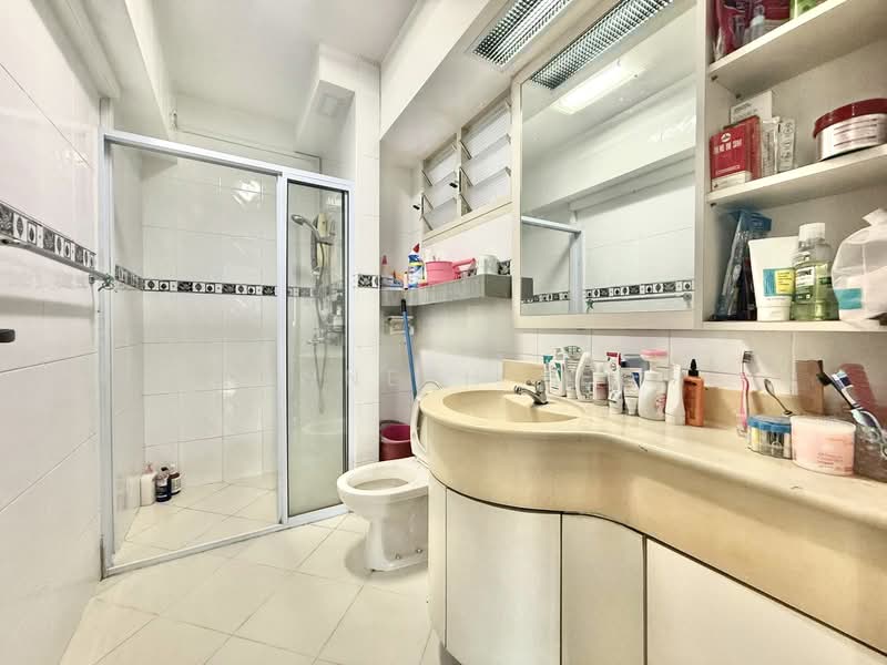 466B Sembawang Drive HDB Flat For Sale at S$ 520,000 | PropertyGuru Singapore - Bathroom