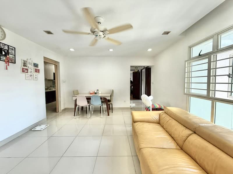 466B Sembawang Drive HDB Flat For Sale at S$ 520,000 | PropertyGuru Singapore - Living Room