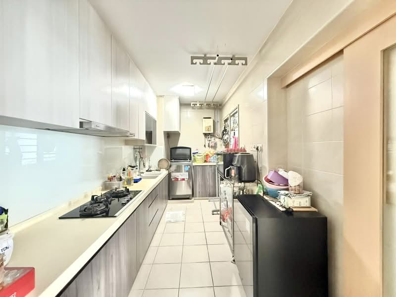 466B Sembawang Drive HDB Flat For Sale at S$ 520,000 | PropertyGuru Singapore - Kitchen