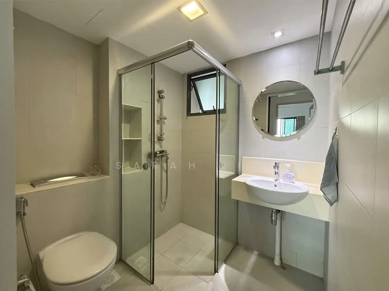 1E Cantonment Road HDB Flat For Sale at S$ 1,400,000 | PropertyGuru Singapore - Guest Bathroom