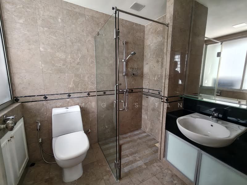 Cairnhill Plaza Apartment For Sale at S$ 5,800,000 | PropertyGuru Singapore - Bathroom