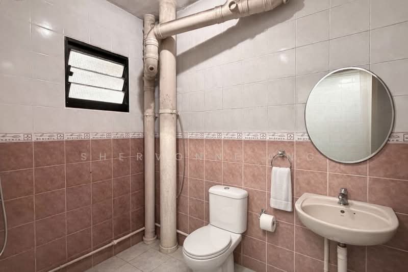 659C Jurong West Street 65 HDB Flat For Sale at S$ 520,000 | PropertyGuru Singapore - Bathroom