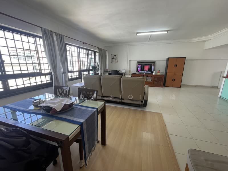 633 Choa Chu Kang North 6 HDB Flat For Sale at S$ 795,000 | PropertyGuru Singapore - Living Room
