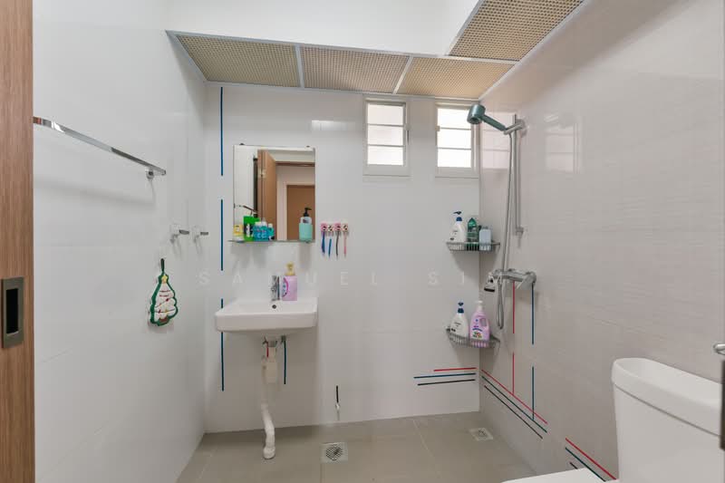618B Tampines Street 61 HDB Flat For Sale at S$ 828,000 | PropertyGuru Singapore - Bathroom