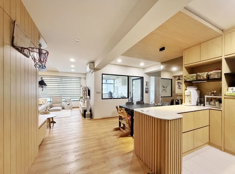 620A Tampines Street 61 HDB Flat For Sale at S$ 850,000 | PropertyGuru Singapore - Living Room