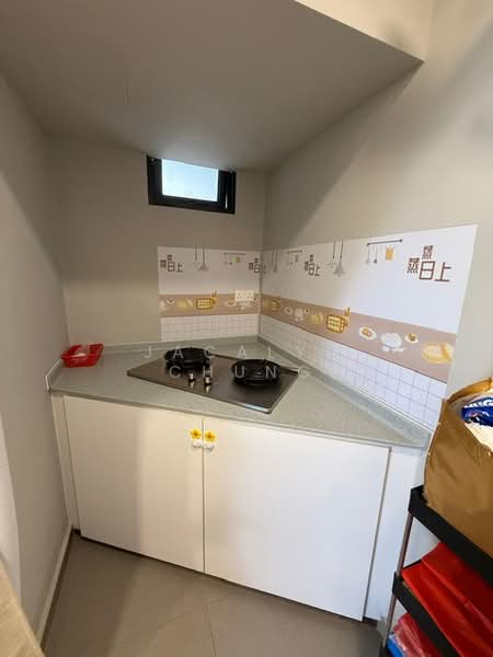 Riverparc Residence Executive Condominium For Sale at S$ 2,300,000 | PropertyGuru Singapore - Kitchen