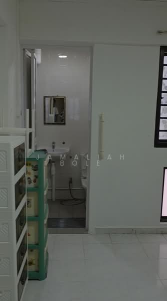 151 Bedok Reservoir Road, 151 Bedok Reservoir Road, Room Rental, 678 sqft, HDB Flat For Rent, by Jamaliah Bole, 500082909 - Master Bathroom - PropertyGuru.com.sg