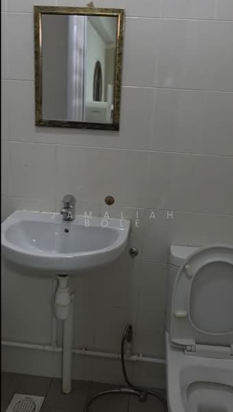 151 Bedok Reservoir Road, 151 Bedok Reservoir Road, Room Rental, 678 sqft, HDB Flat For Rent, by Jamaliah Bole, 500082909 - Master Bathroom - PropertyGuru.com.sg