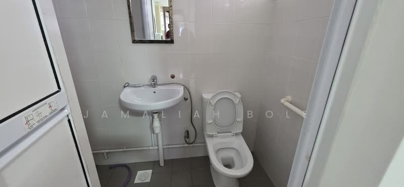 151 Bedok Reservoir Road, 151 Bedok Reservoir Road, Room Rental, 678 sqft, HDB Flat For Rent, by Jamaliah Bole, 500082909 - Bathroom - PropertyGuru.com.sg