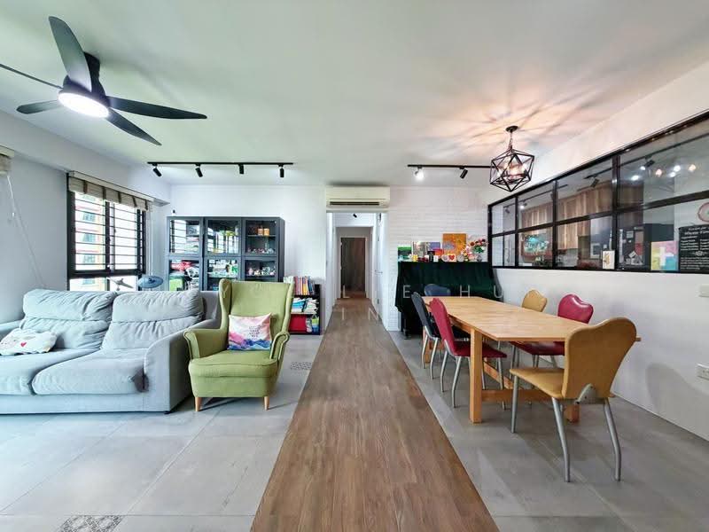293D Compassvale Crescent, 293D Compassvale Crescent, Hougang / Punggol / Sengkang, 3 Bedrooms, 1,216 sqft, HDB Flat For Sale, by Joyce Lye Hui Xin, 500082920 - Living Room - PropertyGuru.com.sg