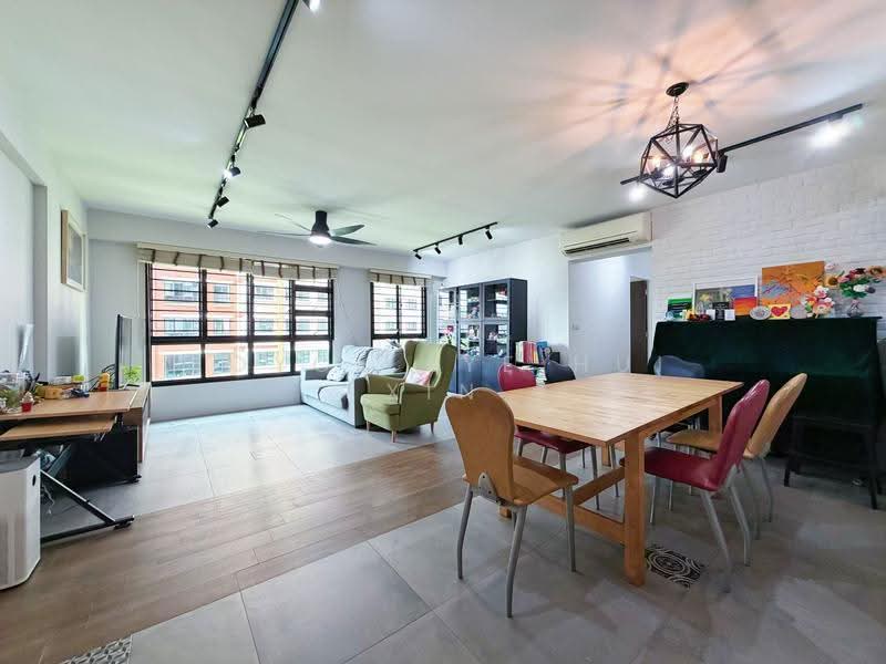 293D Compassvale Crescent, 293D Compassvale Crescent, Hougang / Punggol / Sengkang, 3 Bedrooms, 1,216 sqft, HDB Flat For Sale, by Joyce Lye Hui Xin, 500082920 - Living Room - PropertyGuru.com.sg