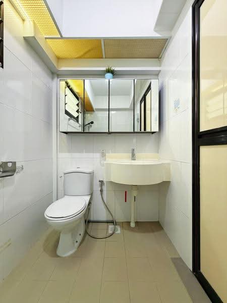 293D Compassvale Crescent, 293D Compassvale Crescent, Hougang / Punggol / Sengkang, 3 Bedrooms, 1,216 sqft, HDB Flat For Sale, by Andy Lim 林佳俊, 500082921 - Bathroom - PropertyGuru.com.sg