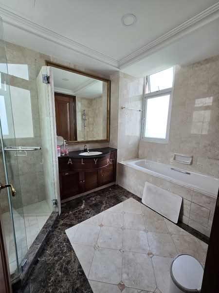 Chelsea Gardens Condominium For Sale at S$ 5,100,000 | PropertyGuru Singapore - Bathroom