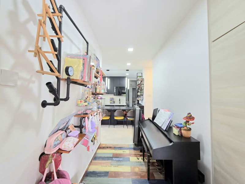 Venezio Apartment For Sale at S$ 2,700,000 | PropertyGuru Singapore - Corridor