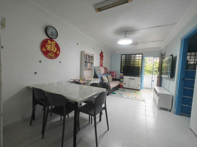 26 Toa Payoh East HDB Flat For Sale at S$ 368,888 | PropertyGuru Singapore - Living Room