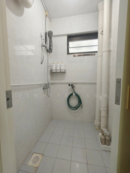 26 Toa Payoh East HDB Flat For Sale at S$ 368,888 | PropertyGuru Singapore - Bathroom
