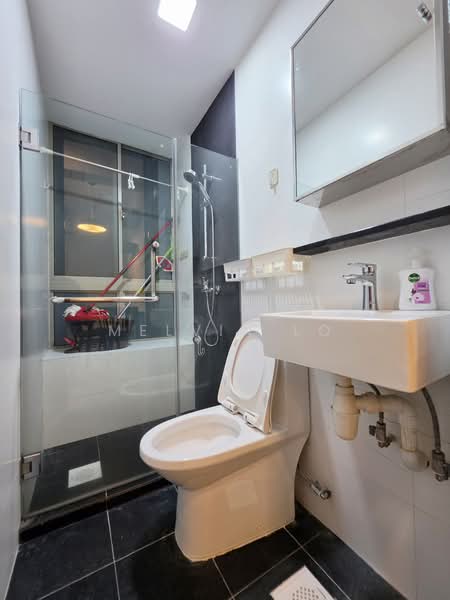 Mabelle, 15 Lorong M Telok Kurau, 2 Bedrooms, 732 sqft, Condominium For Rent, by Melvin Lo, 500082934 - Bathroom - PropertyGuru.com.sg