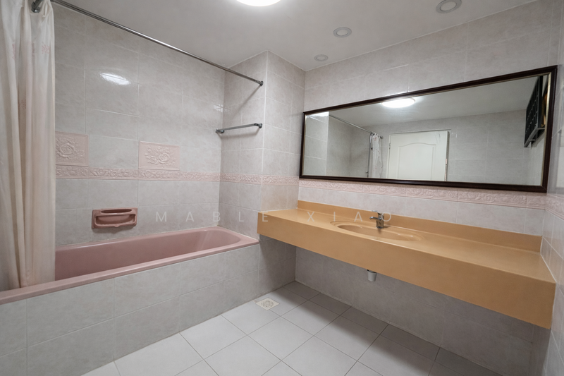 Yunnan Gardens Terraced House For Sale at S$ 5,588,888 | PropertyGuru Singapore - Master Bedroom Bathroom