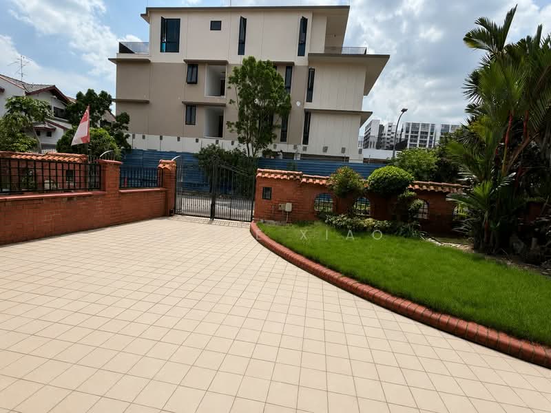Yunnan Gardens, Yunnan Walk 1, 5 Bedrooms, 4,500 sqft, Terraced House For Sale, by Mable Xiao, 500082938 - Front Porch 2 - PropertyGuru.com.sg
