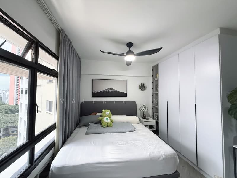 455 Clementi Avenue 3 HDB Flat For Sale at S$ 900,000 | PropertyGuru Singapore - Master Bedroom