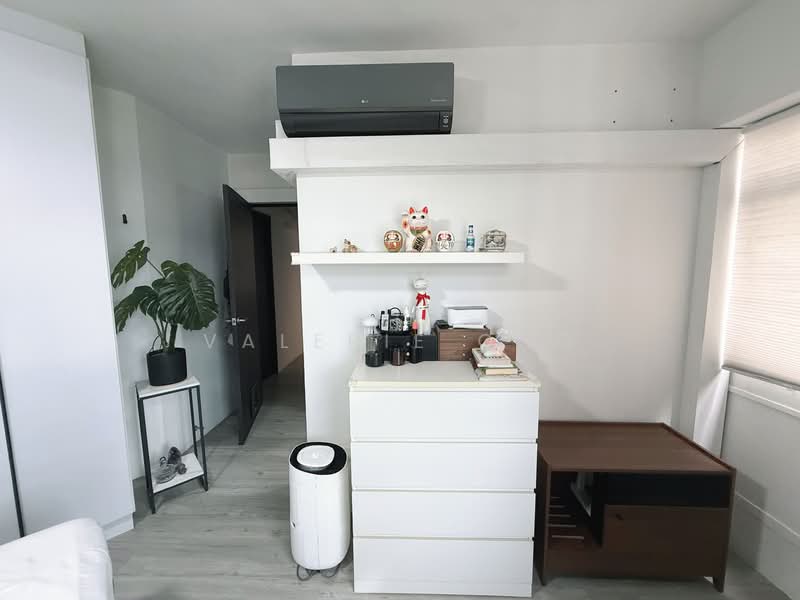 455 Clementi Avenue 3 HDB Flat For Sale at S$ 900,000 | PropertyGuru Singapore - Master Bedroom