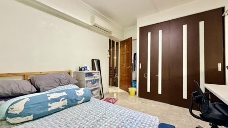 518 Jurong West Street 52 HDB Flat For Sale at S$ 630,000 | PropertyGuru Singapore - Bedroom