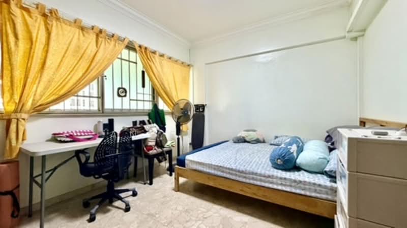 518 Jurong West Street 52 HDB Flat For Sale at S$ 630,000 | PropertyGuru Singapore - Bedroom