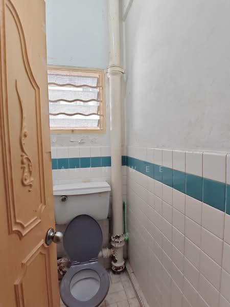 Hillview Estate, Jalan Gumilang, 4 Bedrooms, 2,500 sqft, Terraced House For Rent, by Alan Wee, 500082957 - Bathroom - PropertyGuru.com.sg