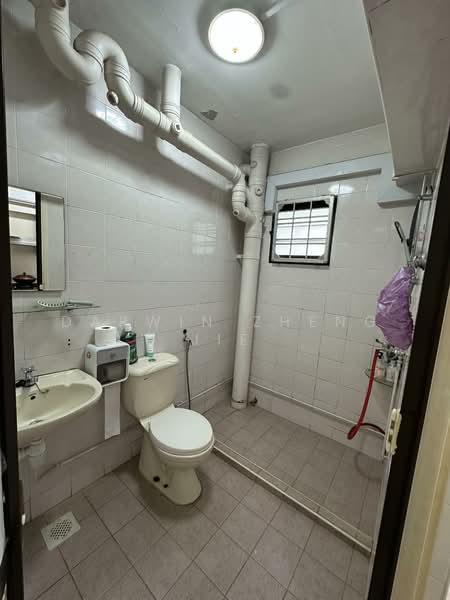 546 Woodlands Drive 16 HDB Flat For Sale at S$ 698,000 | PropertyGuru Singapore - Bathroom