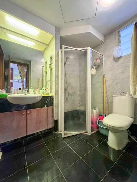 The Clearwater Condominium For Sale at S$ 863,000 | PropertyGuru Singapore - Bathroom