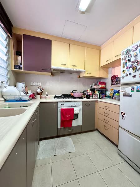 The Clearwater Condominium For Sale at S$ 863,000 | PropertyGuru Singapore - Kitchen