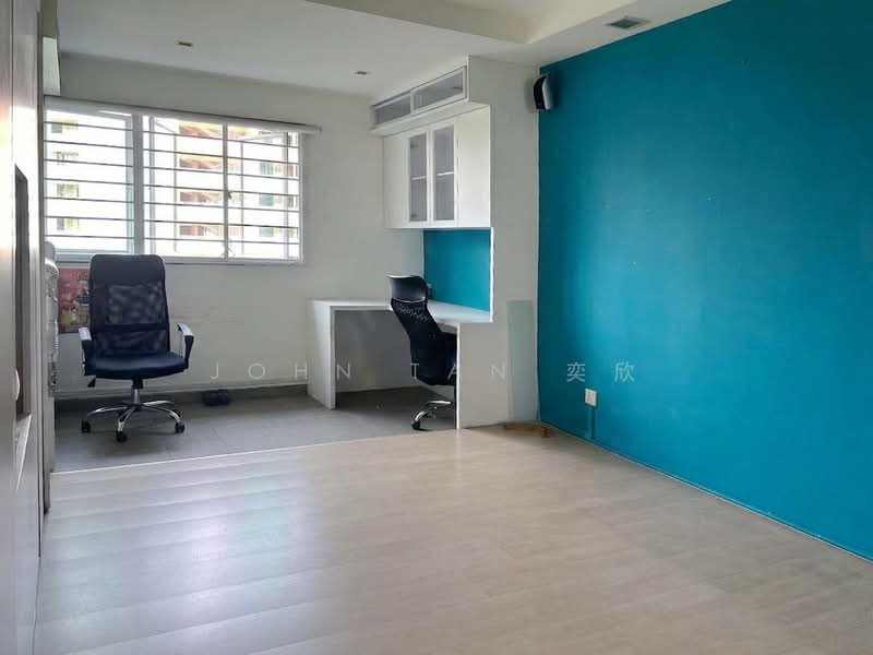 713 Clementi West Street 2, 713 Clementi West Street 2, 2 Bedrooms, 883 sqft, HDB Flat For Rent, by John Tan 奕欣, 500082993 - Common Bedroom w Study - PropertyGuru.com.sg