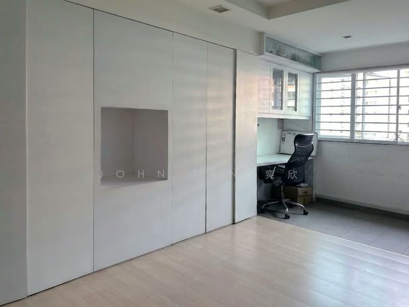 713 Clementi West Street 2, 713 Clementi West Street 2, 2 Bedrooms, 883 sqft, HDB Flat For Rent, by John Tan 奕欣, 500082993 - Common Bedroom w Study - PropertyGuru.com.sg