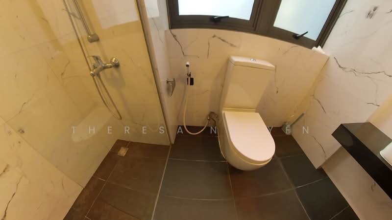 Royce Residences Condominium For Sale at S$ 710,000 | PropertyGuru Singapore - Bathroom