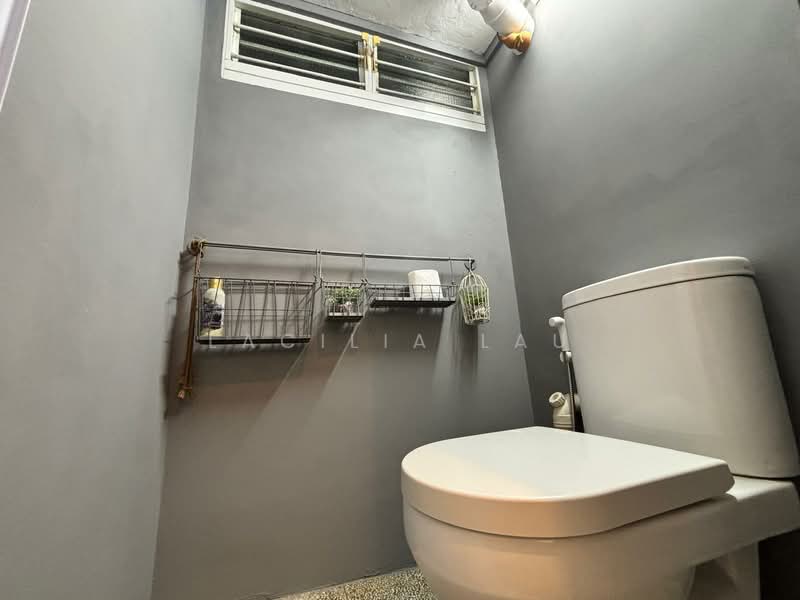 2 Holland Avenue, 2 Holland Avenue, 2 Bedrooms, 720 sqft, HDB Flat For Rent, by Lacilia Lau, 500083008 - Bathroom - PropertyGuru.com.sg