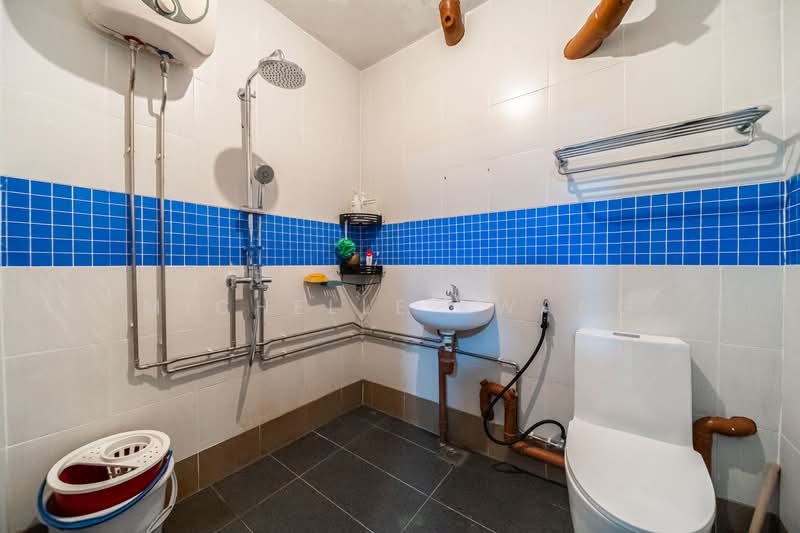 536 Bukit Batok Street 52 HDB Flat For Sale at S$ 445,000 | PropertyGuru Singapore - Bathroom