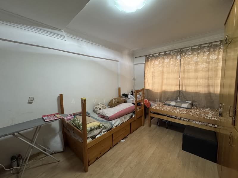 559 Jurong West Street 42 HDB Flat For Sale at S$ 675,000 | PropertyGuru Singapore - Bedroom