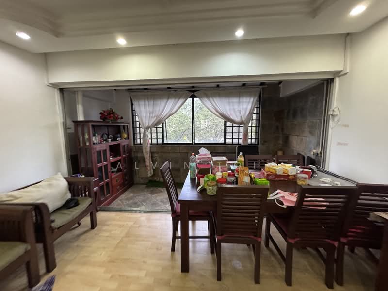 559 Jurong West Street 42 HDB Flat For Sale at S$ 675,000 | PropertyGuru Singapore - Dining Room