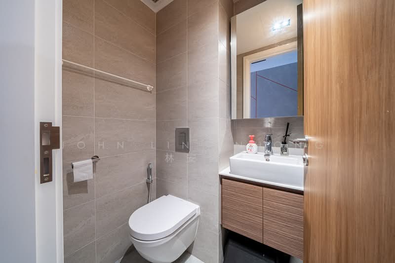 Uptown @ Farrer Condominium For Sale at S$ 1,100,000 | PropertyGuru Singapore - Bathroom