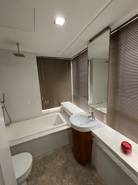 The Centris, 83 Jurong West Central 3, 2 Bedrooms, 936 sqft, Apartment For Rent, by Samuel Han, 500083039 - Bathroom - PropertyGuru.com.sg