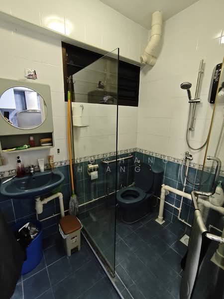 611 Clementi West Street 1, 611 Clementi West Street 1, 2 Bedrooms, 797 sqft, HDB Flat For Rent, by Bingchang Huang, 500083056 - Bathroom - PropertyGuru.com.sg